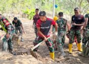 Yonif TP 837/KT dan Kodim 0111/Bireuen Bantu Pembersihan Desa Pasca Banjir