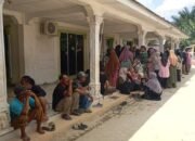 Tak Puas Hasil Verifikasi Data Rumah Rusak Akibat Banjir Masyarakat Gampong Keumining Demo Kantor Geuchik
