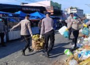 Brimob Aceh Bersama Dinas Lingkungan Hidup Dan Kebersihan (DLHK) Bersihkan Pasar Tradisional Subulussalam Dari Sampah