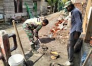 Babinsa Koramil 11/Bandar Baru Bantu Warga Bangun Rumah Pascabanjir di Pidie Jaya