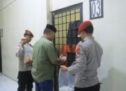 Di Bulan Yang Penuh Berkah, Kapolres Subulussalam Bagikan Takjil Kepada Tahanan