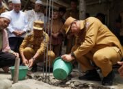 Bupati dan Wakil Bupati Deli Serdang Letakkan Batu Pertama Renovasi Rumah Tidak Layak Huni Milik Warga di Lubuk Pakam
