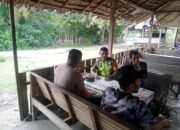 Babinsa Koramil 11/Bandar Baru Kodim 0102/Pidie melaksanakan kegiatan Komsos di desa Binaannya