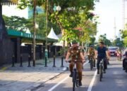 Bersepeda ke Kantor, Rico Waas Serukan Selalu Berpikiran Positif dan Tetap Semangat