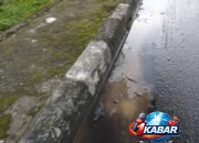 Warga Keluhkan Pipa Bocor PDAM Tirta Deli di Jalan Batang Kuis Desa Sena, Jalan Jadi Licin dan Rawan Kecelakaan Sepeda Motor