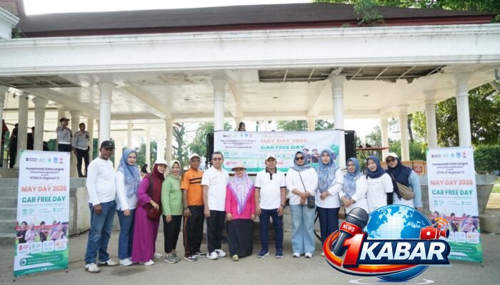 PTPN IV Regional VI Bersama Disnaker Langsa Bagikan Bubur Gratis Peringati Hari Buruh Nasional di Car Free Day